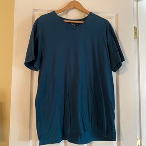 Men’s teal gap v-neck tee